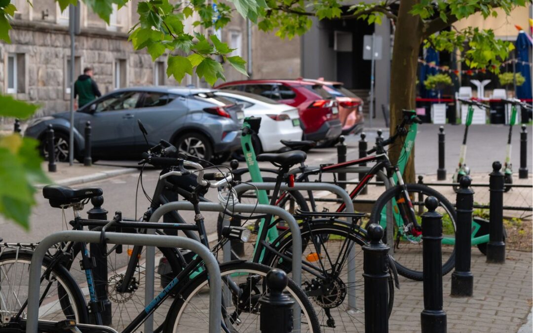 Rowerem po Warszawie – najlepsze trasy, wskazówki i pomysły na aktywne zwiedzanie